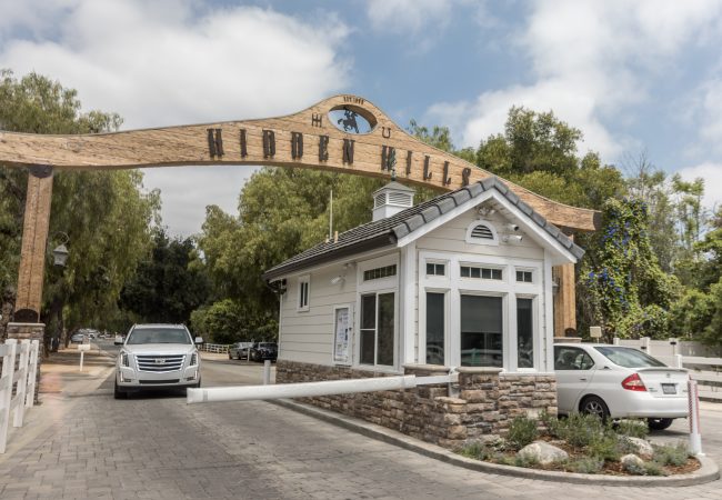 Guard-Gated vs. Ungated Luxury: What Actually Moves the Needle on Price in Calabasas and Hidden Hills Right Now