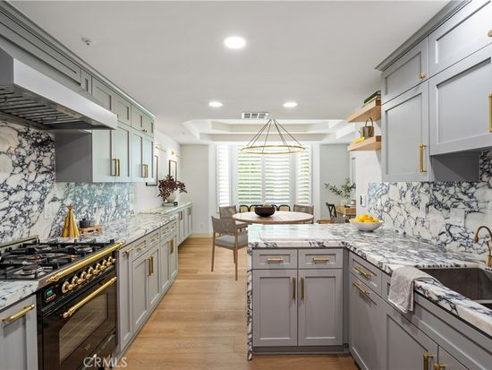 575 S Barrington Ave APT 109, Los Angeles, CA 90049