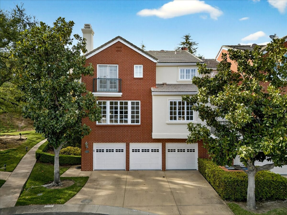 Refined Living Behind the Gates of Lake Sherwood