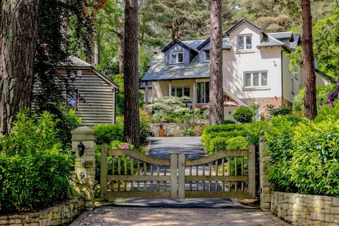 What Is My Hidden Hills Home Worth? Making Sense of the 19.9% Price Jump and 13 Months of Supply
