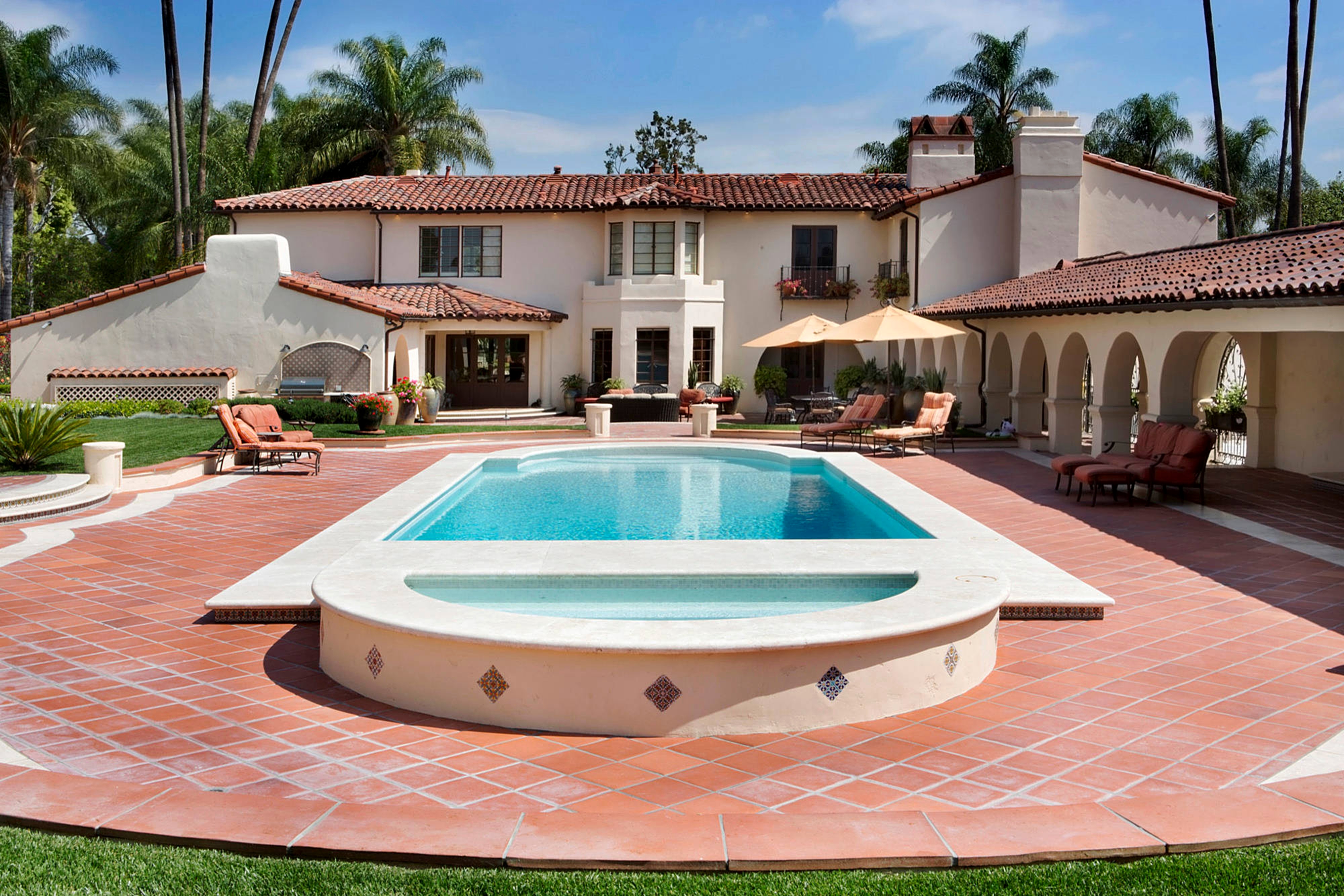 Moving to Calabasas: The Relocation Guide for Luxury Buyers
